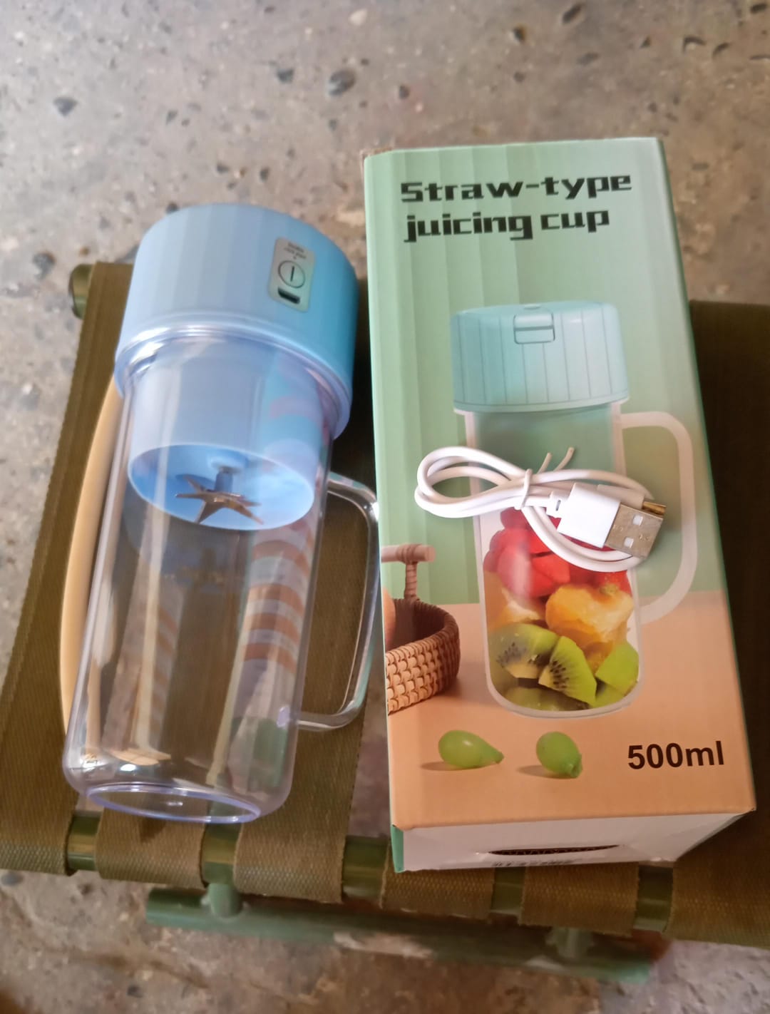 Portable Electric Juicer with Handle and Straw USB - alternative angle